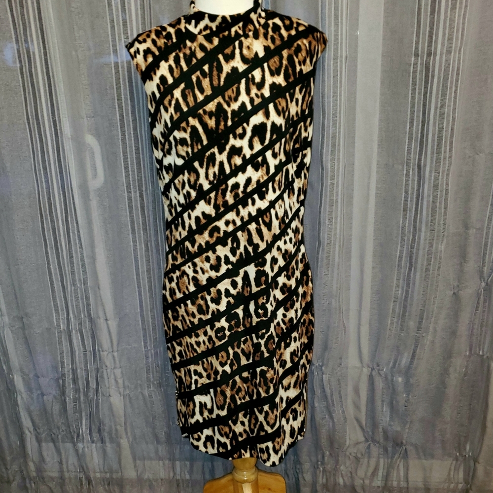 Beautiful CACHE sleeveless dress. Large.